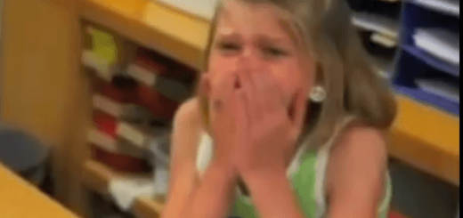 イラクから帰還した兵士と家族の再会が感動的