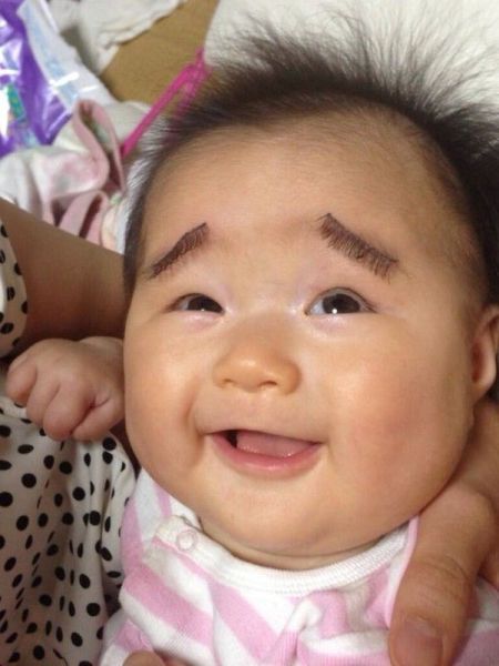 【悶絶必至】赤ちゃんにまゆげを描いたらこんな顔になっちゃった！