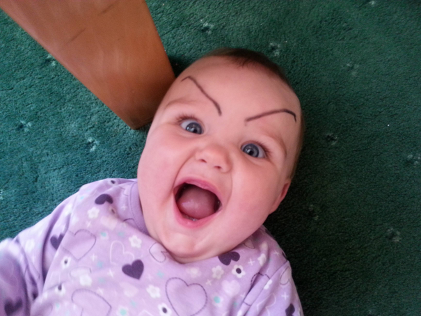 【悶絶必至】赤ちゃんにまゆげを描いたらこんな顔になっちゃった！