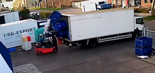 完全に嫌な予感しかしない’”フォークリフトの積み込み”がやっぱり大惨事に