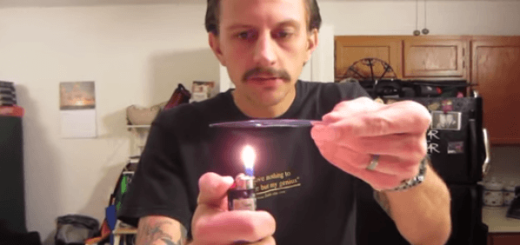 なんだこりゃ？ライターで熱したCDに息を吹きかけると…。