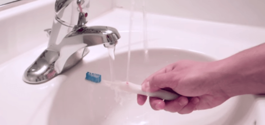 【その発想はなかった】一石二鳥の便利すぎる歯ブラシ