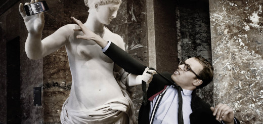 やっぱりスタイル抜群！ 石像に普段着を着せてみたら意外とイケてる